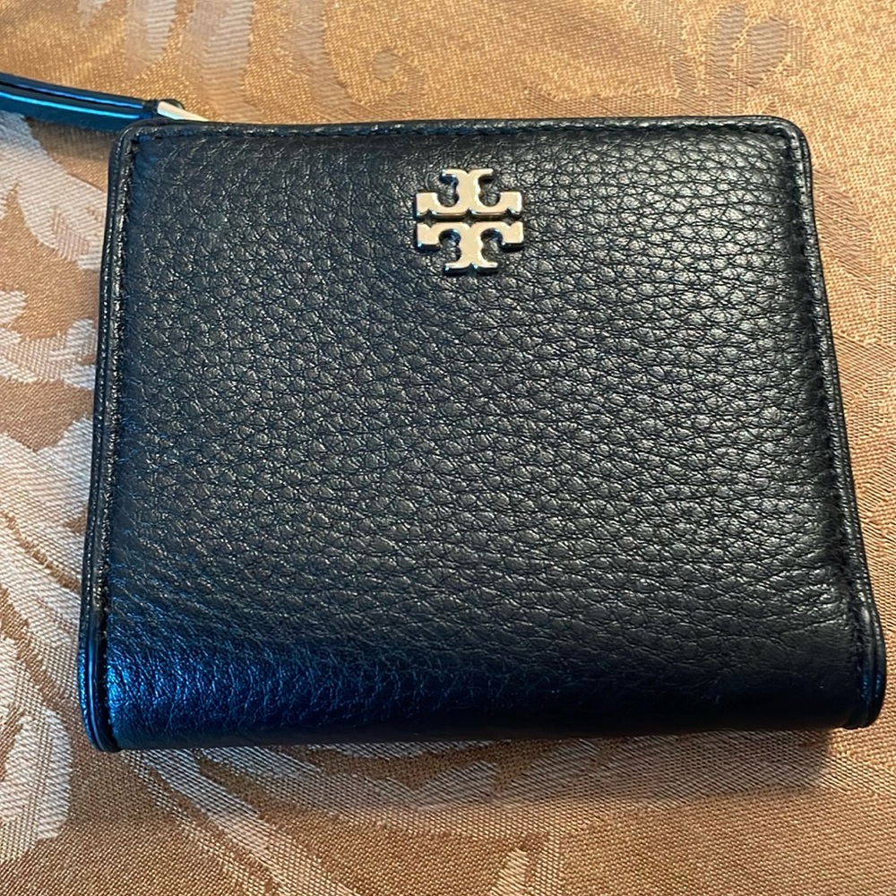 Tory Burch Leather wallet 4.25 x 4